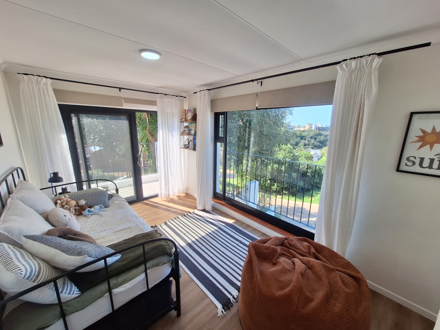 4 Bedroom Property for Sale in Wavecrest Eastern Cape